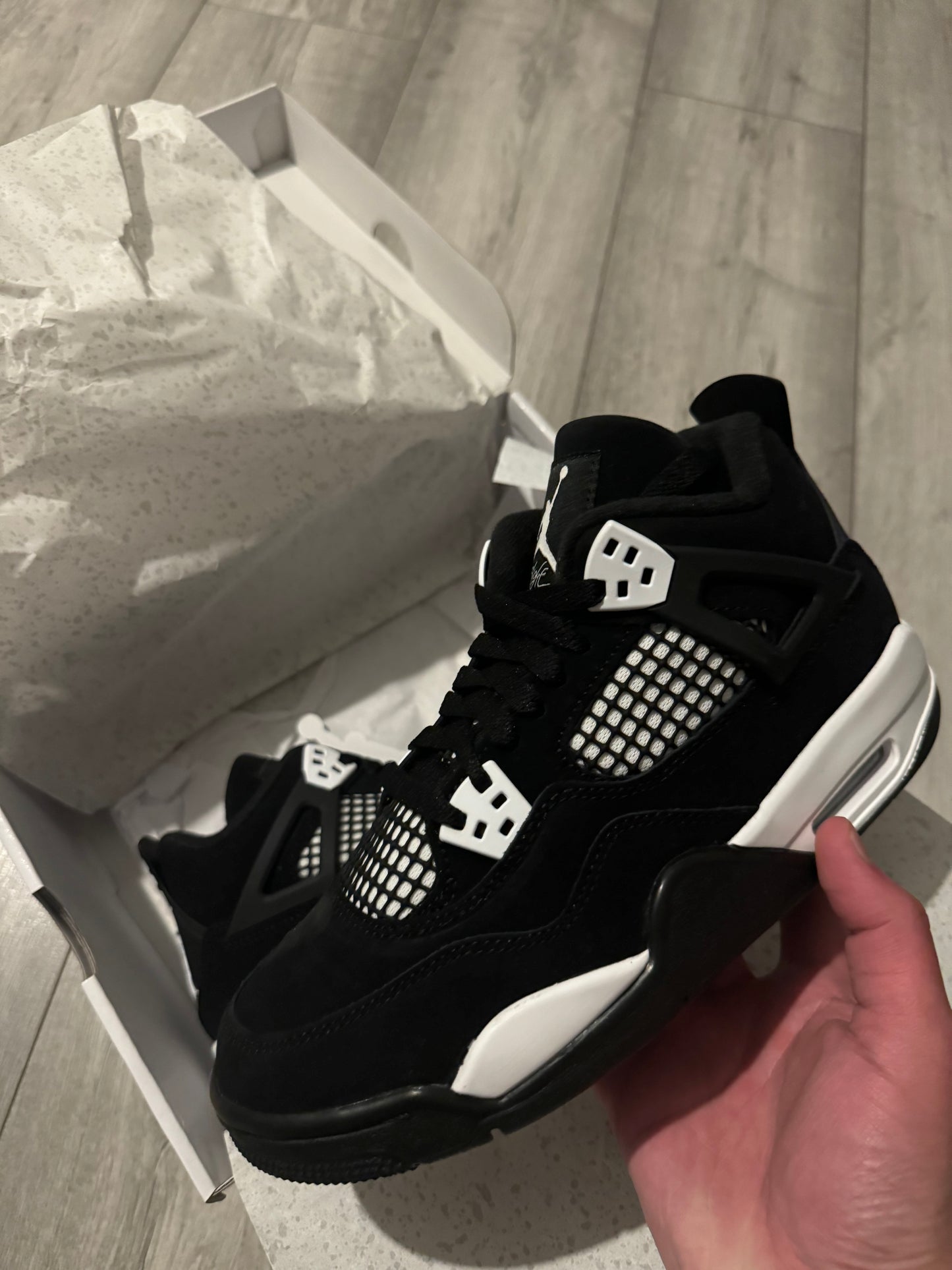 Air Jordan 4 Retro White Thunder 2024