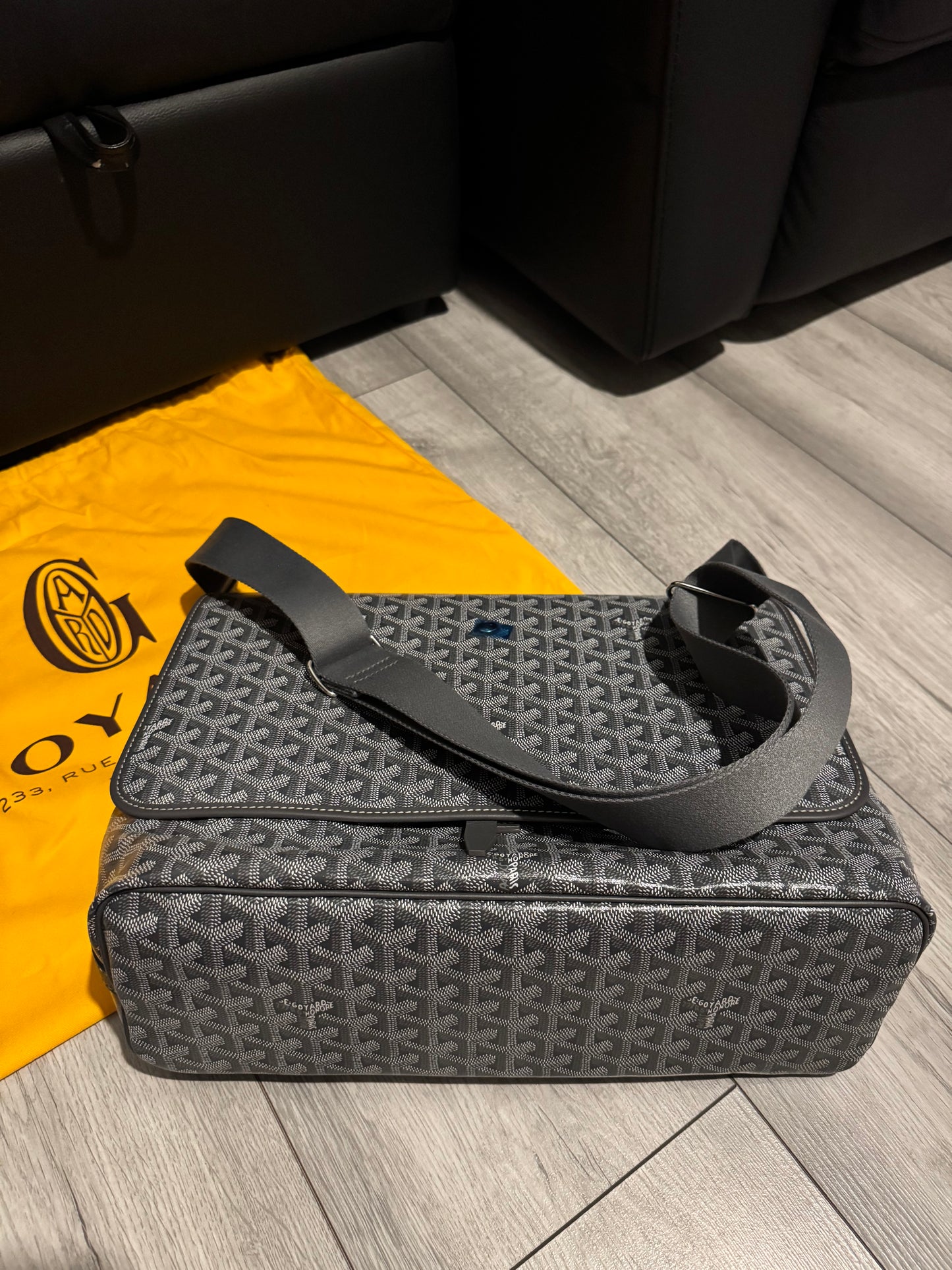 Goyard Capetien MM Messenger Bag - Grey