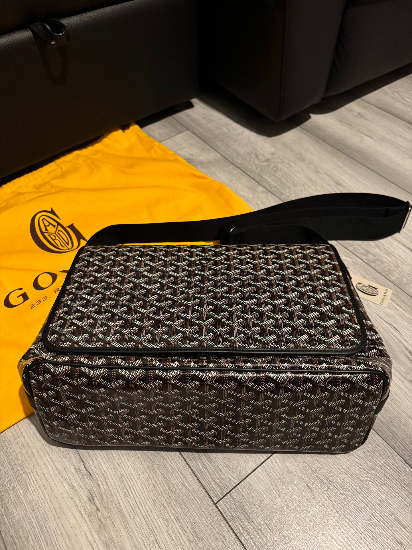 Goyard Capetien MM Messenger Bag - Black