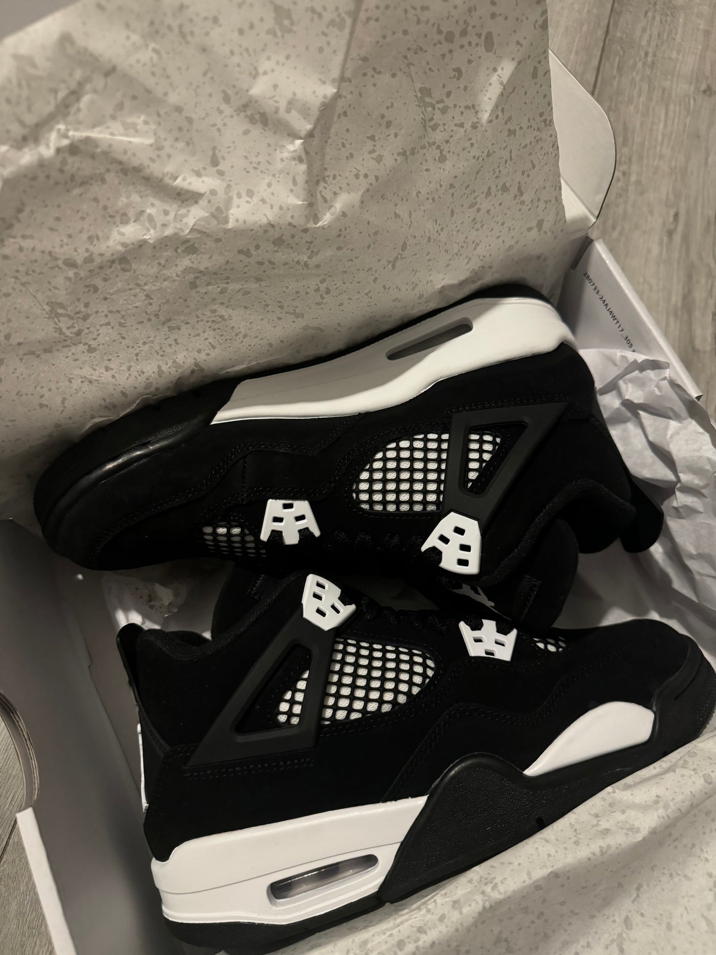 Air Jordan 4 Retro White Thunder 2024