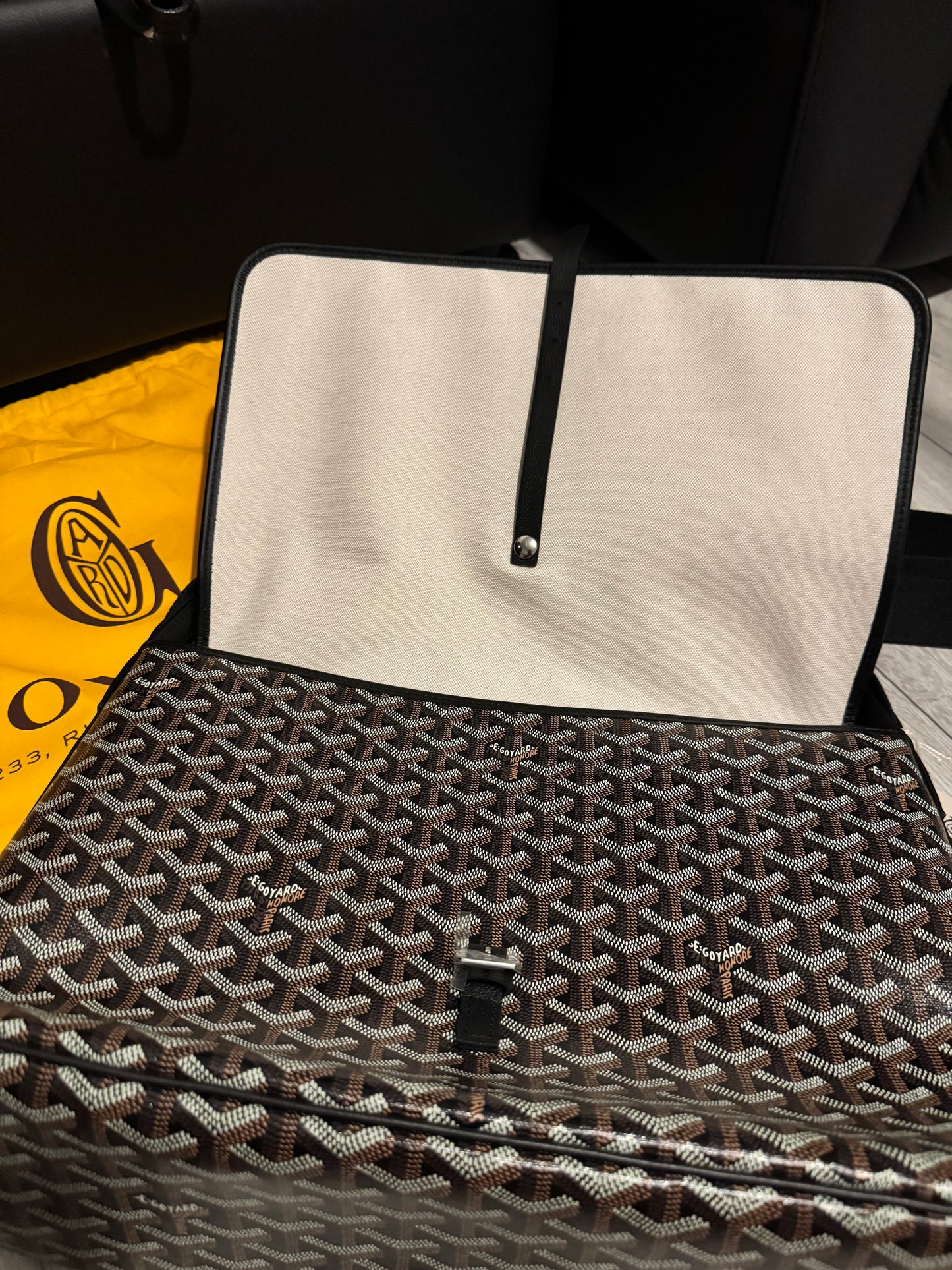 Goyard Capetien MM Messenger Bag - Black
